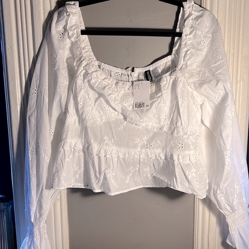 NWT! H&M Eyelet Long Sleeve Lace Blouse in white - Picture 2 of 2